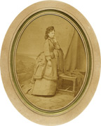 Gospođa Ivanković u viktorijanskoj haljini